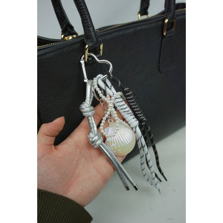 Anais - Wholesale Keychain - Women's - Grigri keychain shell1