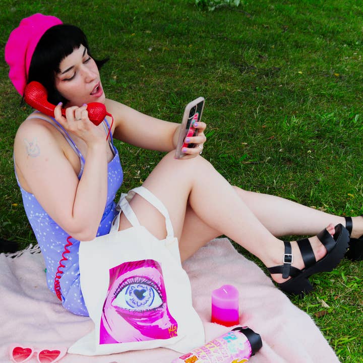 Sticker Hardly Know Her - Wholesale Tote Bag - Women's - Pink Heart Eye Tote Bag - Original Artwork3