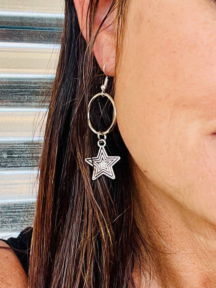 Kleine Hoepel Oorbellen met Bedel Bekijk Meer Stijlen voor wholesale door Switchblade Stiletto