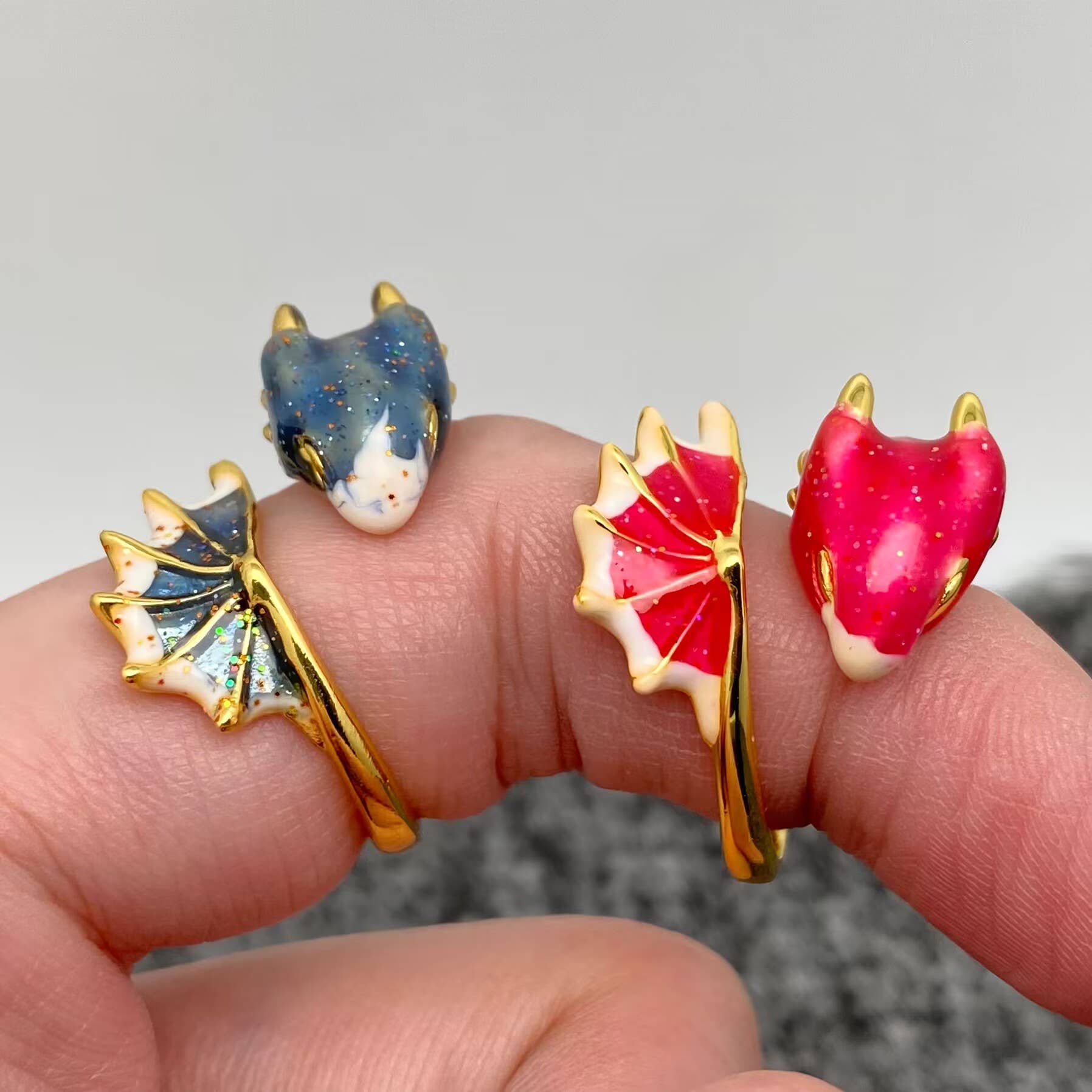 Mio Queena - Vente Bague de cocktail/de cérémonie - Bague réglable Dragon étoiles bleu et rose4