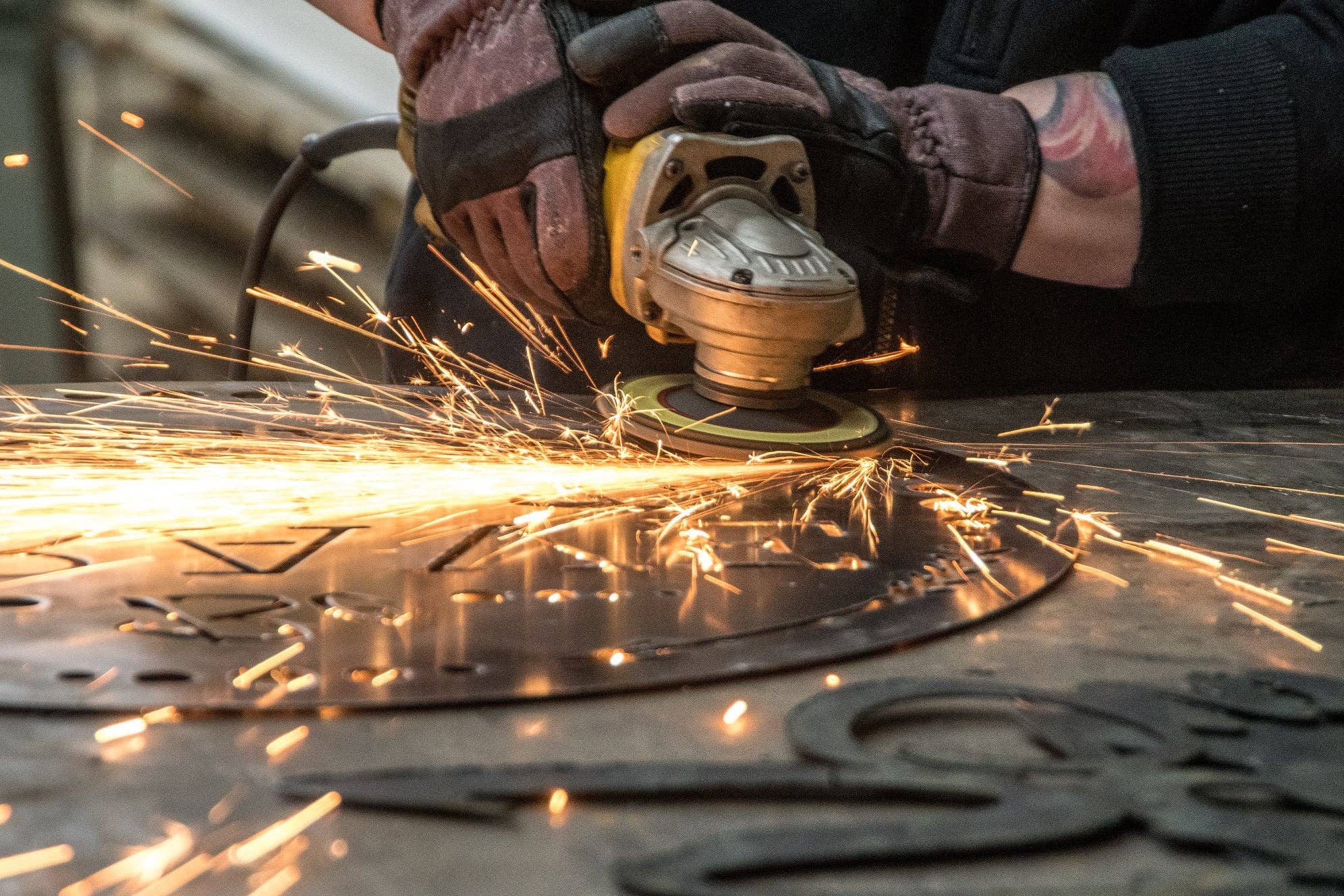 Madam Metalwork - Wholesale Wall Accent - Pink Metal Kiss Lips4