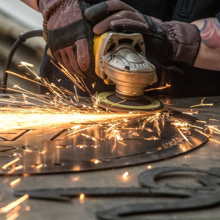 Madam Metalwork - Wholesale Wall Accent - Pink Metal Kiss Lips4