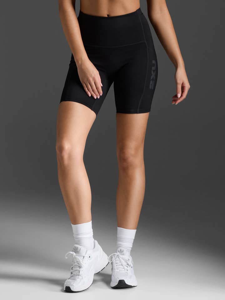 Form Stash Hi-Rise 6" Compression Short with Pockets for wholesale by 2XU