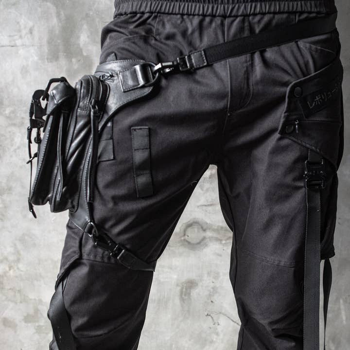 Sac utilitaire en cuir fantôme pour taille, épaule et jambe pour la vente par JUNGLE TRIBE