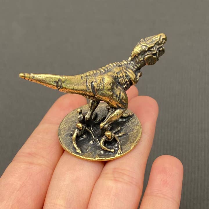 Mio Queena - Wholesale Decorative figurine - Tyrannosaurus Rex Brass Dinosaur Crafts Desktop Decoration1