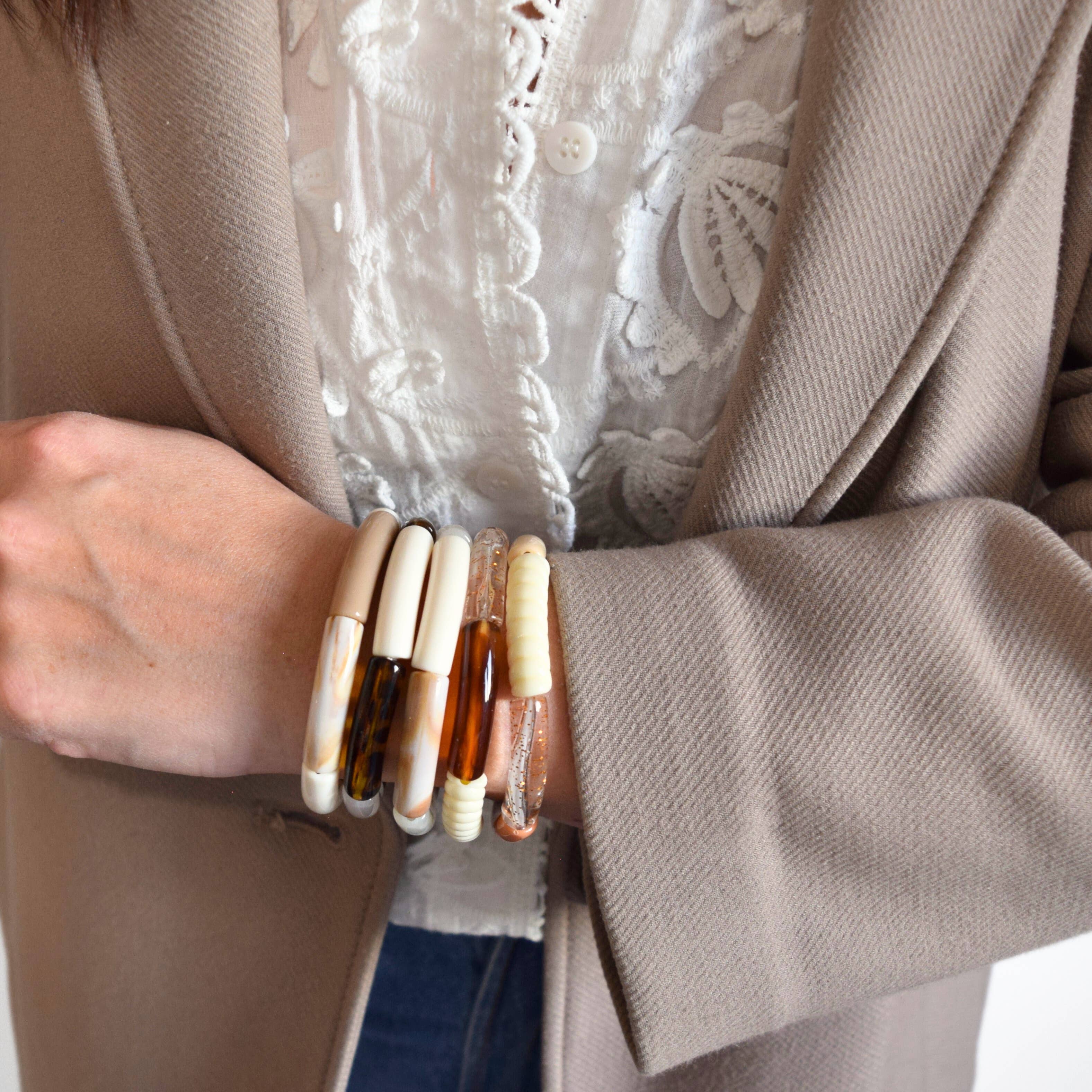 Manacreations – Pulseira de missangas por atacado – Pulseiras elásticas com canos curvos em tons bege e écru12