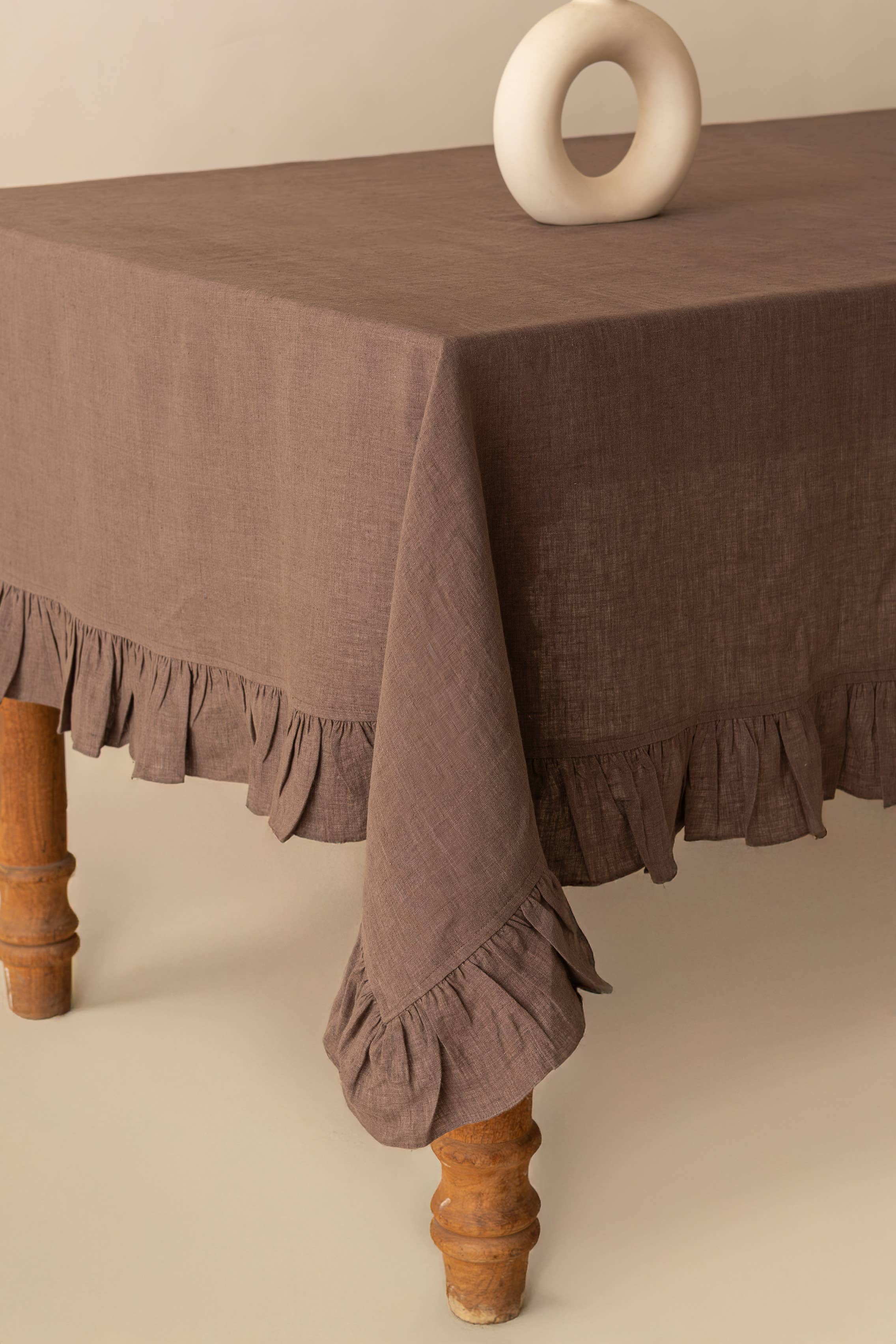 Live Linen - Wholesale Tablecloth - Linen Tablecloth with Ruffle Trim – Classic6