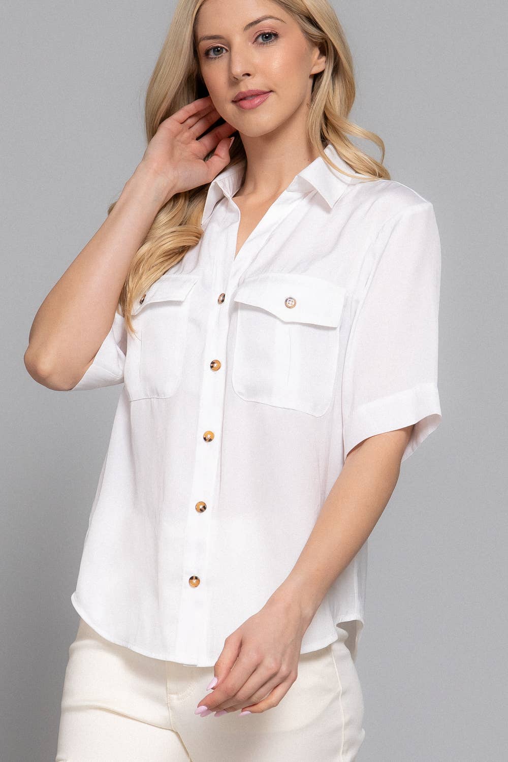 Active Basic | Active USA – Großhandel Hemd mit Button-down-Kragen – Damen – Kurzarm-Hemd aus gewaschenem mattem Satin mit Knopfleiste13