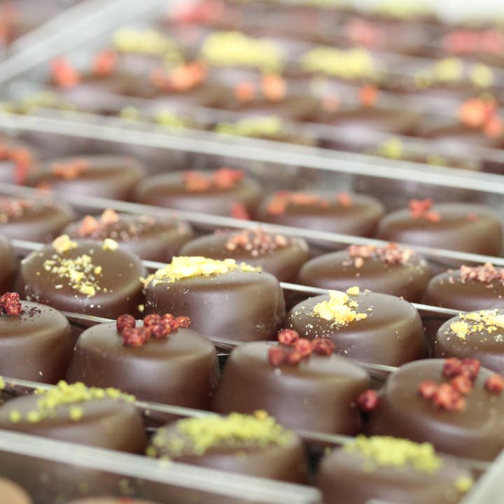 Royale Normande Chocolaterie - Wholesale Chocolate Box - Prestige box of assorted chocolate candies 240g - C240CC