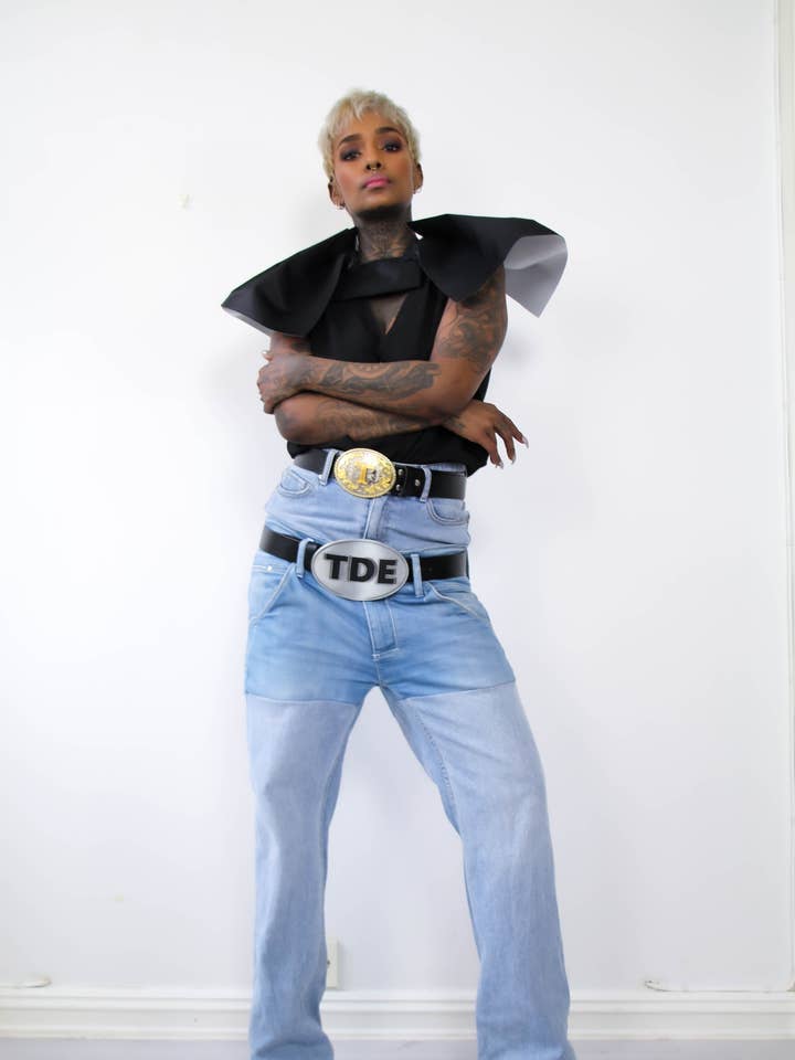 TS03 Jeans med bælter for engroshandel hos TOO DAMN EXPENSIVE