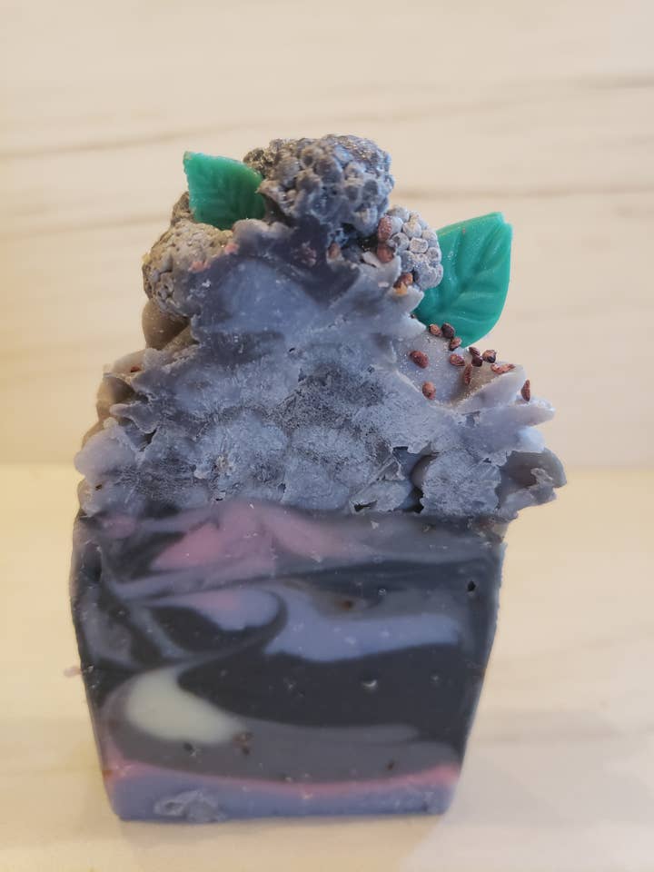 Euh, laisse-moi t'expliquer... (Blackberry Ambrosia) pour la vente par Zinnia Virgo Soaps, LLC