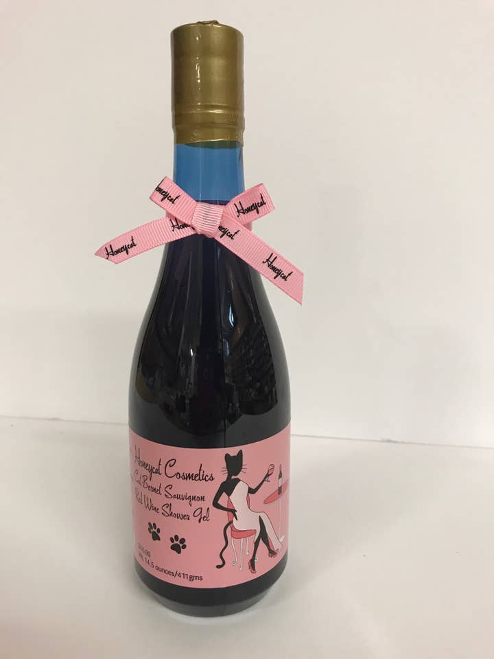 Red wine scented shower gel for wholesale by Honeycat Cosmetics