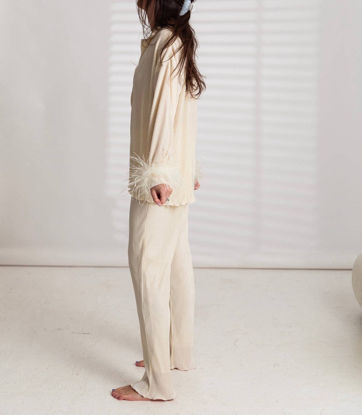 Ivoire Set Feather Pleats Please en ivoire en vente sur Faire1