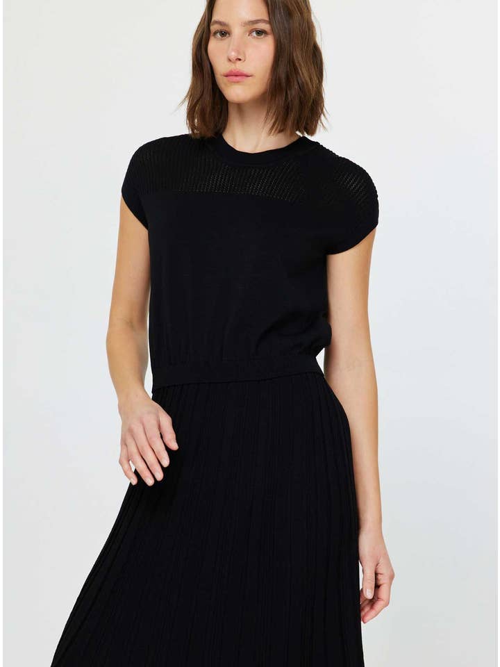Black Pleated Knit Midi Dress for wholesale on Faire3