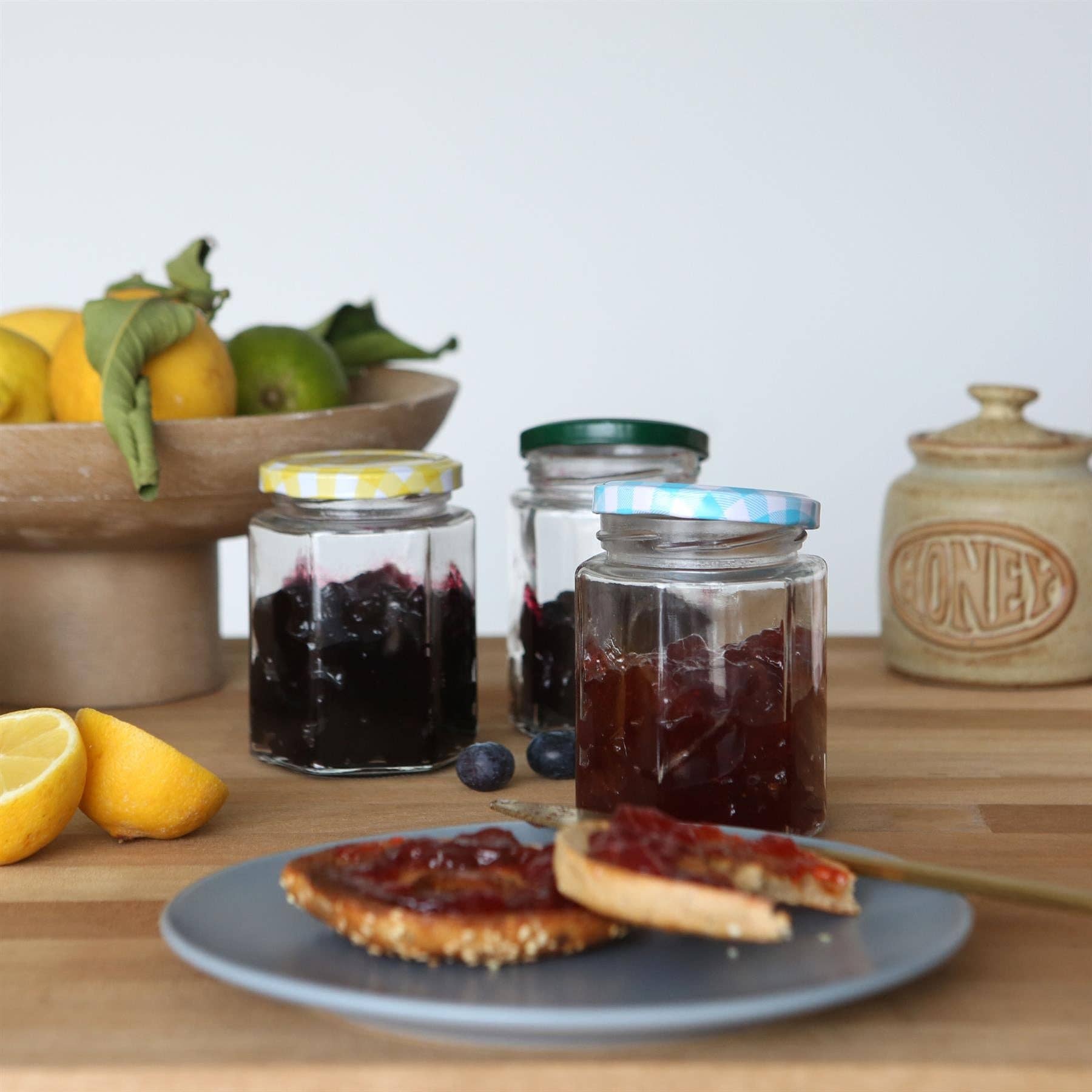 Rinkit Ltd – Jarra por atacado – Frasco de Vidro Hexagonal para Compota com Tampa de 250ml1