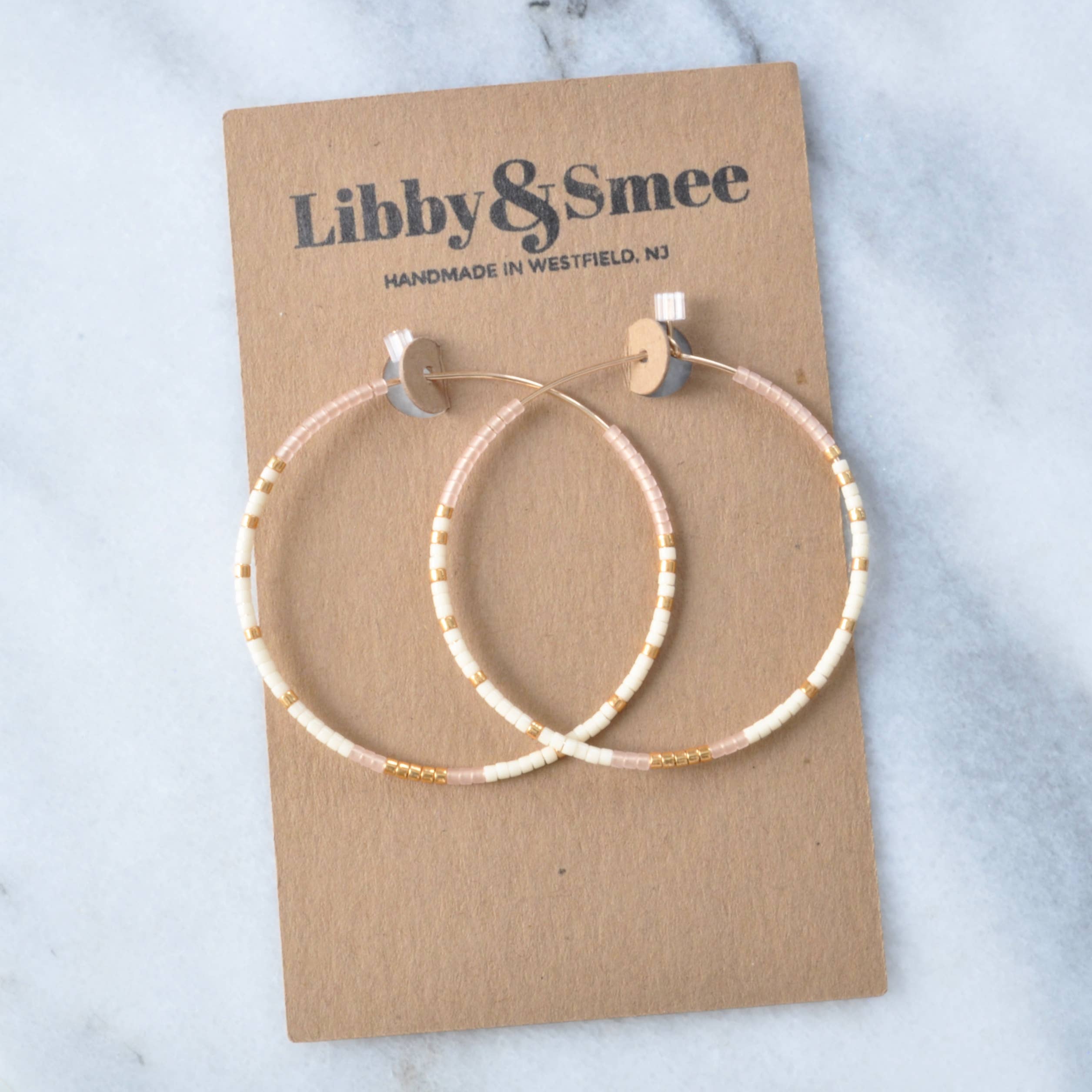 Libby & Smee – Brincos de argola por atacado – Aros preenchidos a ouro com minúsculas grânulos de sementes de vidro12