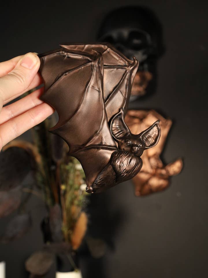 Colgante de Murciélago Mirando a la Derecha para venta al por mayor de Mayhem Made Ltd