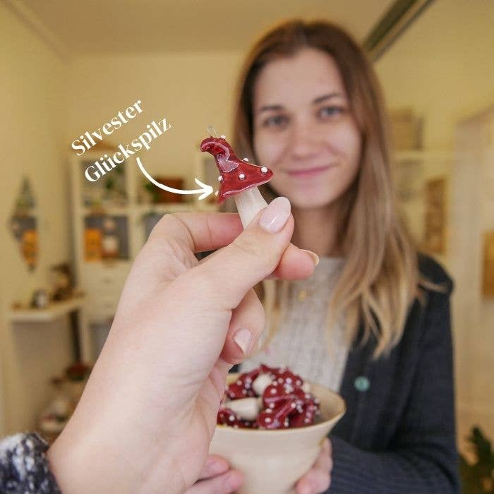 NaturoTheke - Wholesale Decorative Tabletop Object - Lucky mushroom with message (4.5cm-5.5cm) + rod1