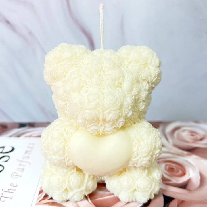 Velarosa LLC - Vendita all'ingrosso Candele a colonna - Candela Teddy Bear with Roses - Candela decorativa in cera di soia