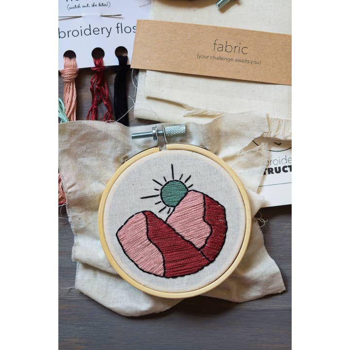 Kit de broderie Desert Sunset pour la vente par The Other Cat