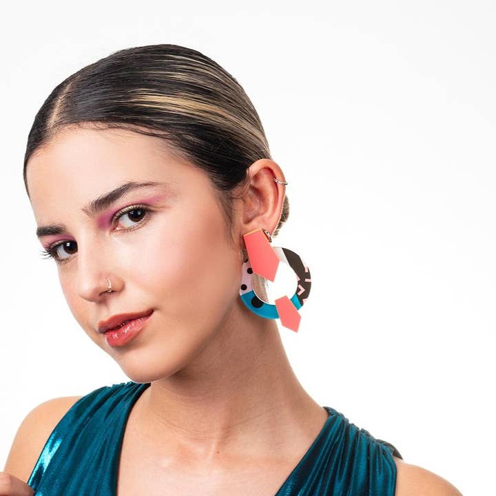 Geometrische Ohrringe mit Muster und Korallenacryl #NI013 für den Großhandel von Goiaba Design