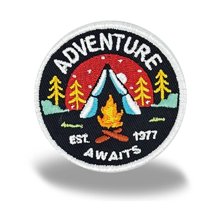 Aventure Vous Attend Patch de Broderie Thermocollant pour la vente par Northern Icons Creations INC