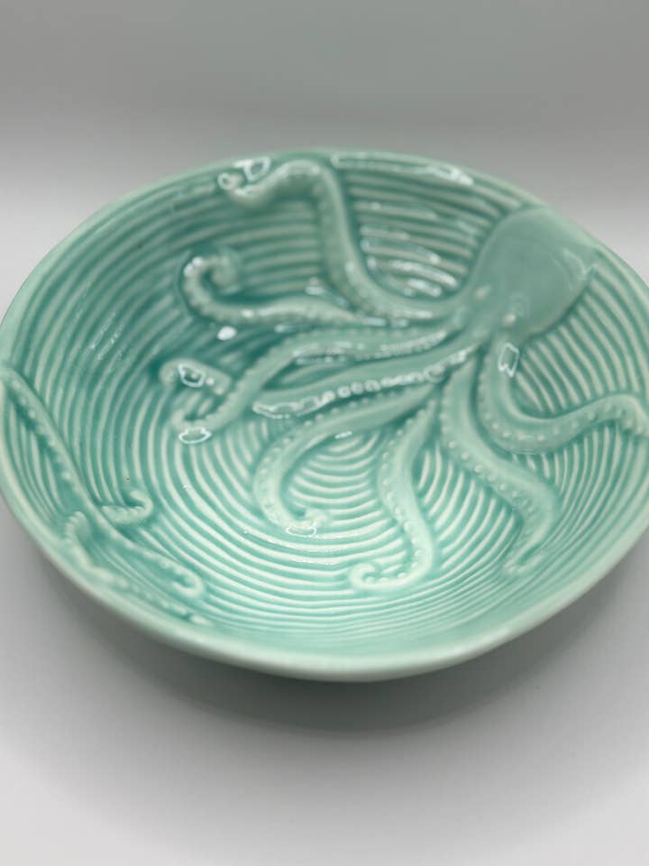 Plat à bibelots de charme côtier en aqua avec tentacule de plage pour la vente par Penny Lane Jewelry Co