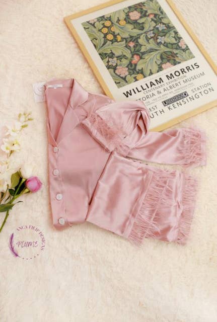 Plume AF Design - Vente Haut et bas de pyjama – femme - Pyjama en satin avec bordure de plumes amovible, blanc sur blanc5