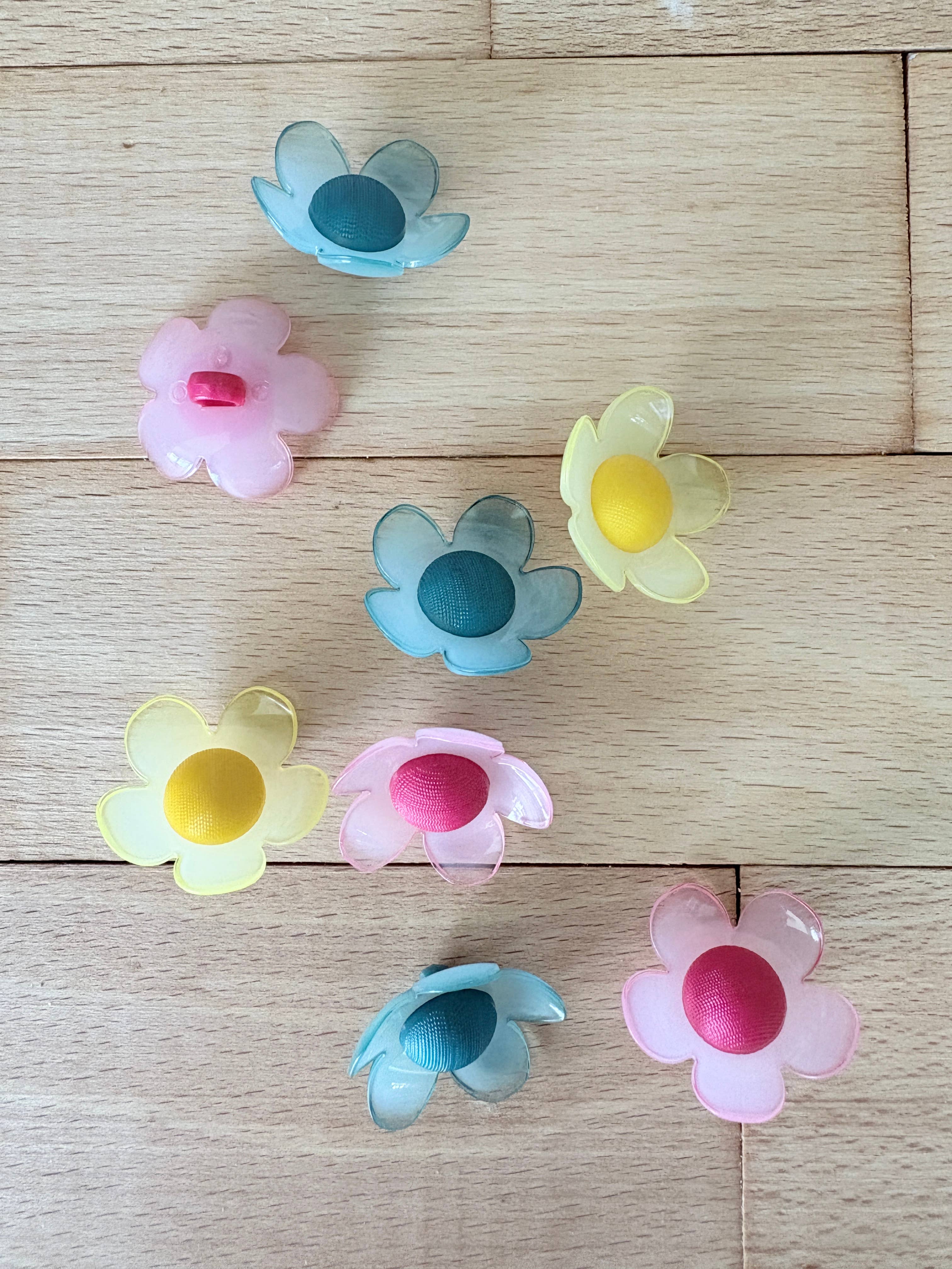 The Button Company - Wholesale Sewing button/snap - 63-83759 40L (25mm) Daisy Shank Button