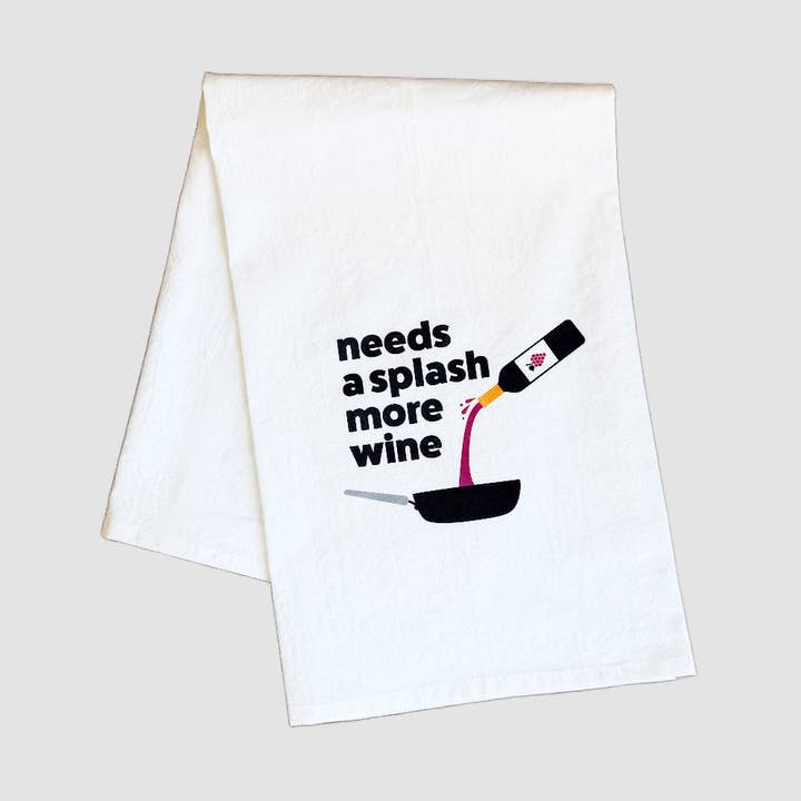 Har Brug For En Smule Mere Vin Køkkenhåndklæde for engroshandel hos Questionable Designs