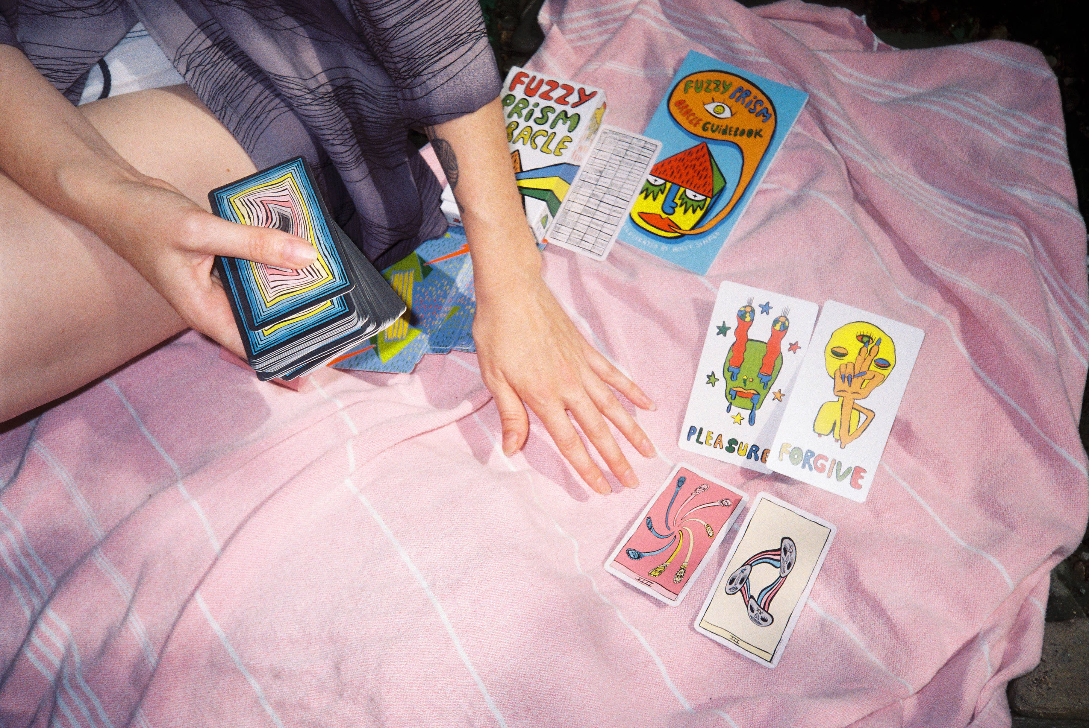 Holly Simple – Großhandel Brettspiele – Unscharfes Prisma Oracle-Deck1