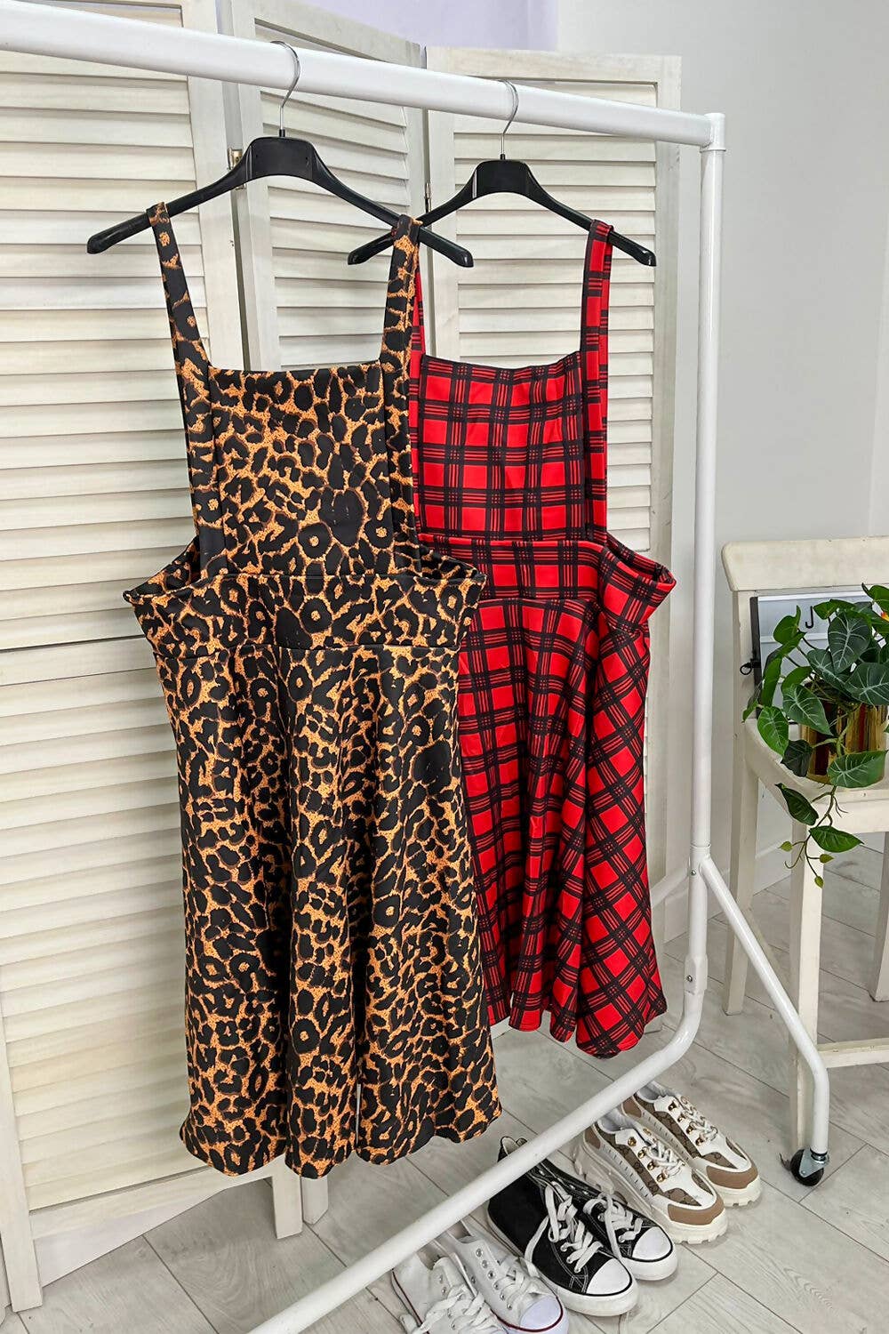 J5FASHION – wholesale Dress – Women's – JOB LOT PLUS SIZE PRINTED PINAFORE DRESS0