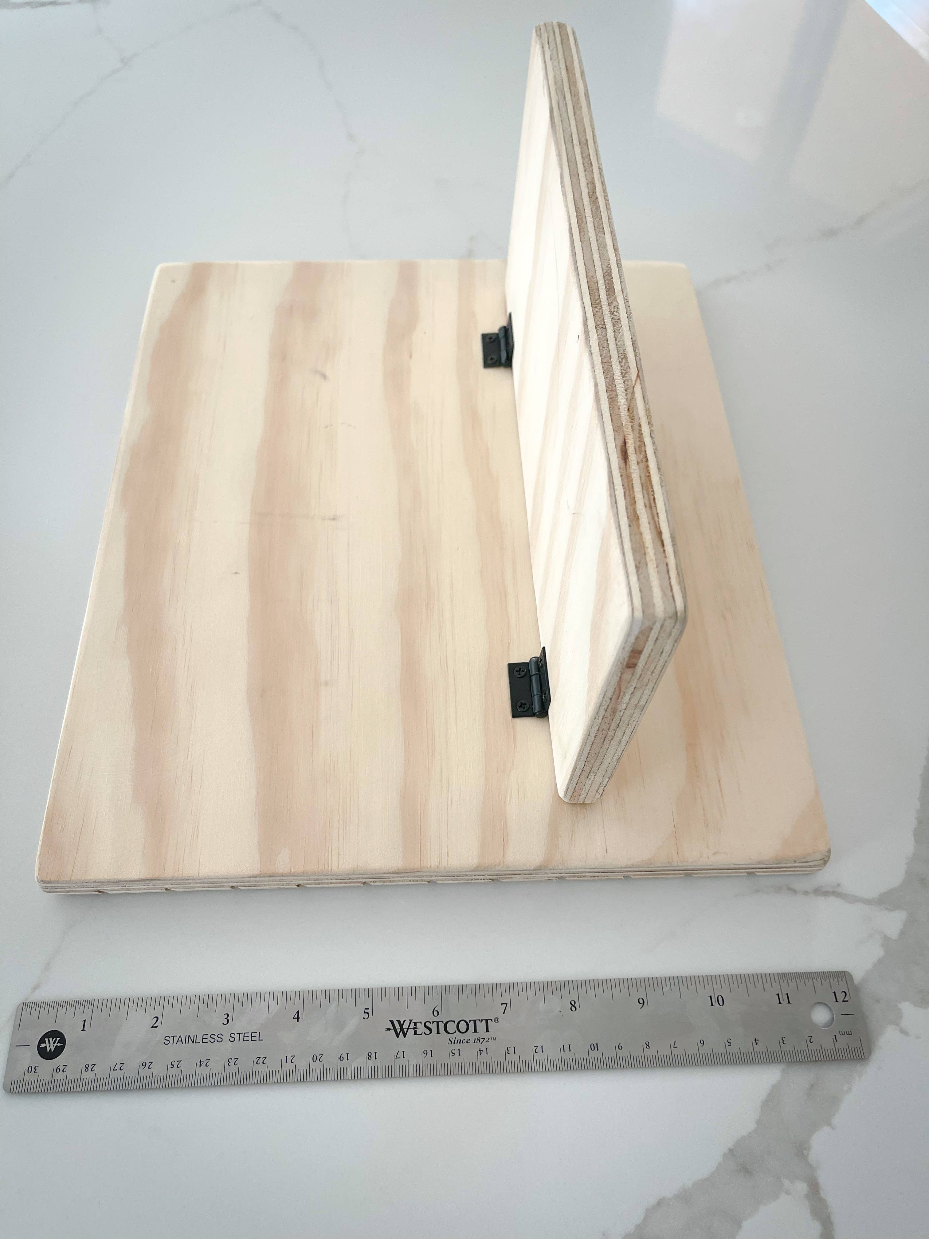 Kush Life Designs – wholesale Smyckesmonter – Möblerat träställ för örhängen med gångjärn7