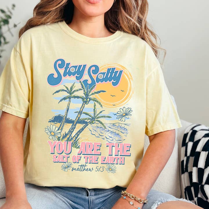 Bleib salzig Christian Grafik-T-Shirt | Komfortfarbe für den Großhandel von Shoppe SHC