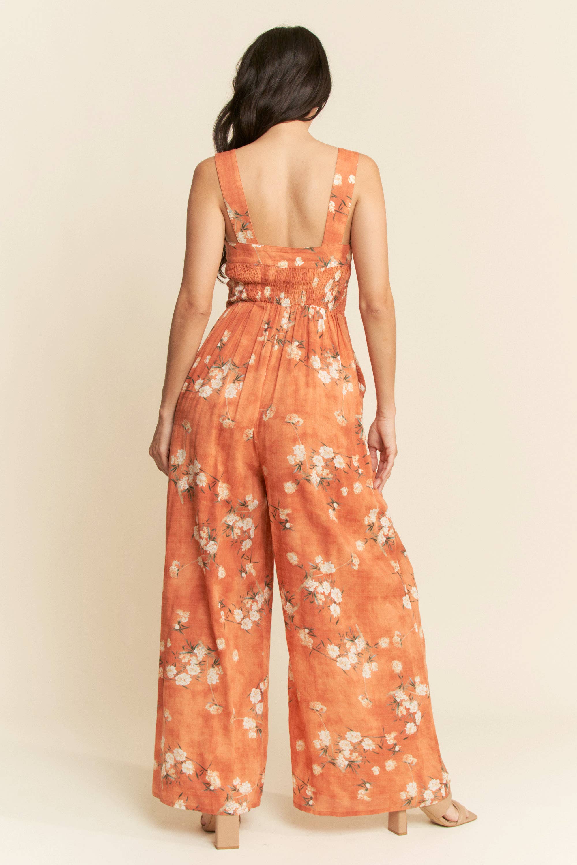 Davi & Dani – wholesale Jumpsuit - Dam – PLUS BLOMMÖNSTRAD JUMPSUIT MED VOLANGDETALJ5