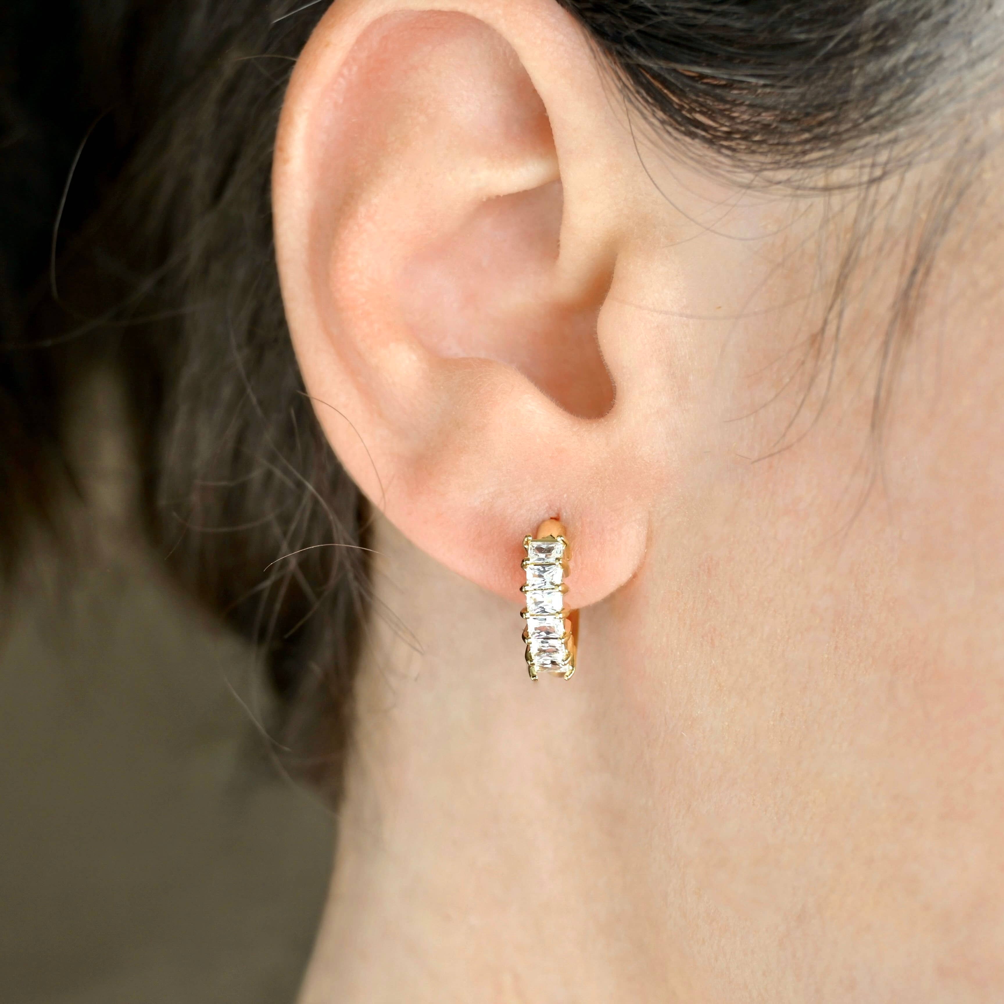 Blueyejewelry - Vente Petits anneaux - Boucles d’oreilles créoles fines avec zircone cubique baguette - résistant au ternissement1