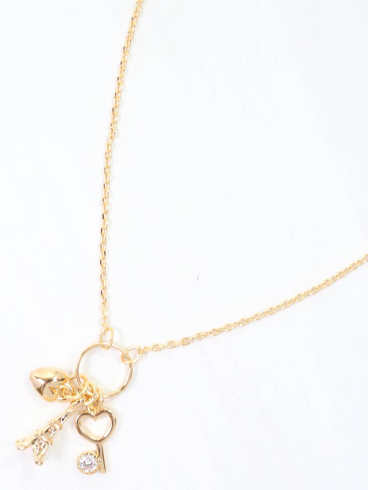 Collier Charme Oh So Parisian Or pour la vente par Caroline Hill
