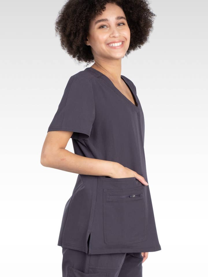 Aura Naturale - Wholesale Uniform voor gezondheidszorg - Dames - Kara Dames Ronde Hals Scrubstop met 4 Zakken (94002)24