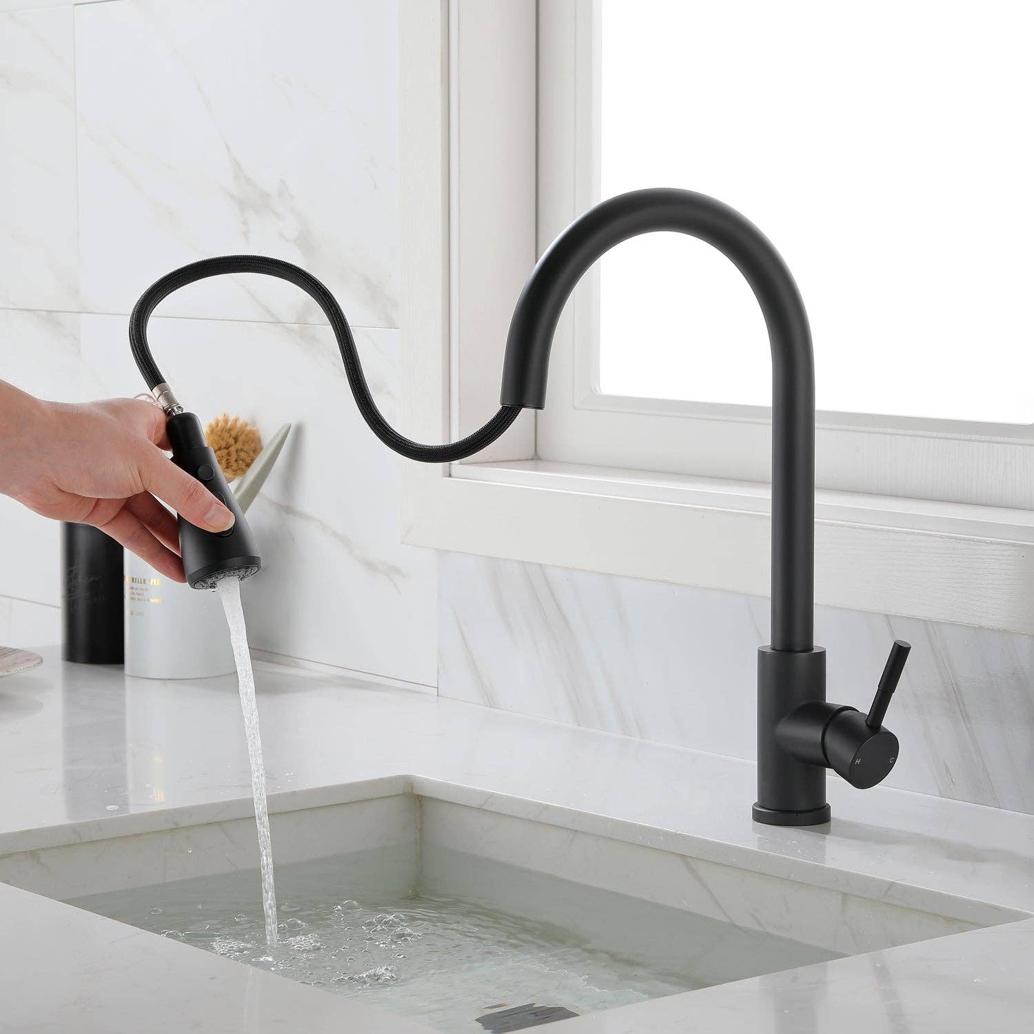 39F Inc. - Wholesale Kitchen Tool/Gadget - Matte Black Kitchen Faucet with Pull-Out Sprayer3