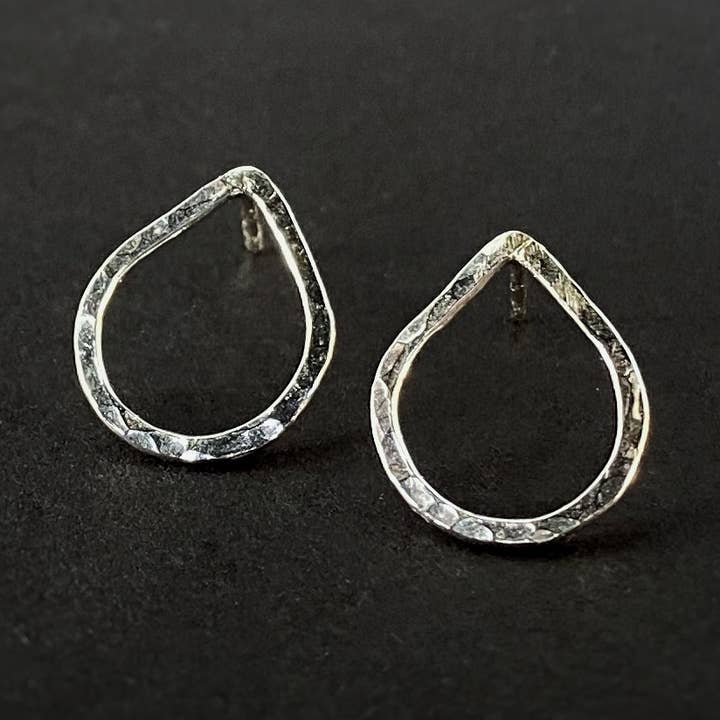 Öppna Teardrop Studs för wholesale av Blue and Blue