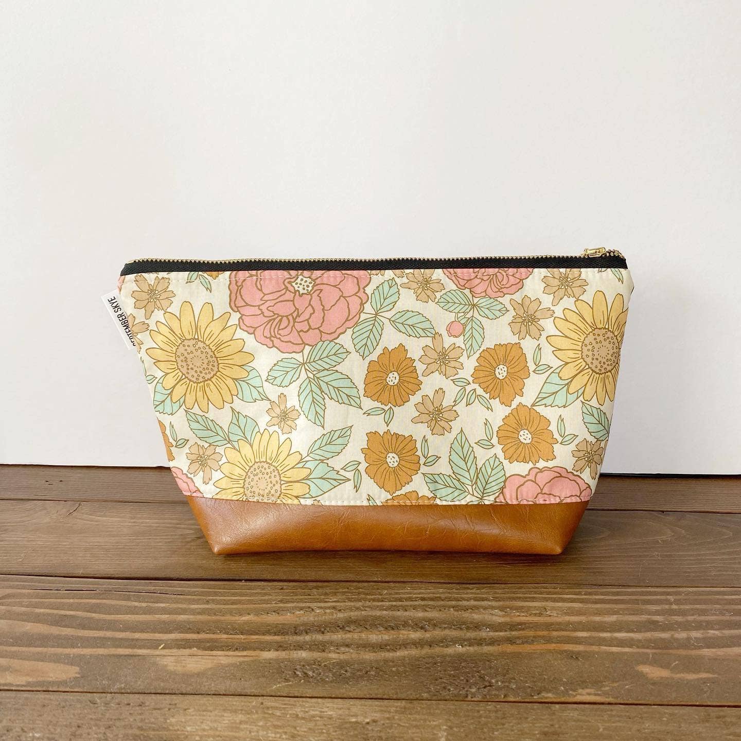 September Skye Bags & Accessories - Wholesale Makeup/Cosmetic Bag - Makeup bag in indy bloom vintage floral1