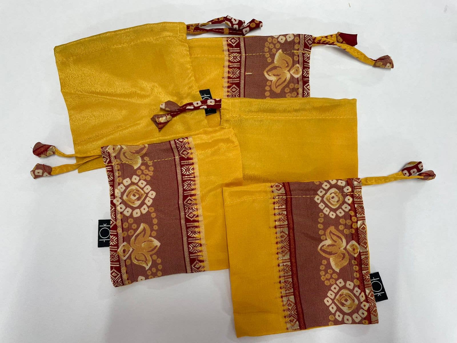 Fabrica Kraft - Wholesale Gift bag set/pack - Gift Pouches | Upcycled Silk Pouch | Pack Silk Gift Pouch7