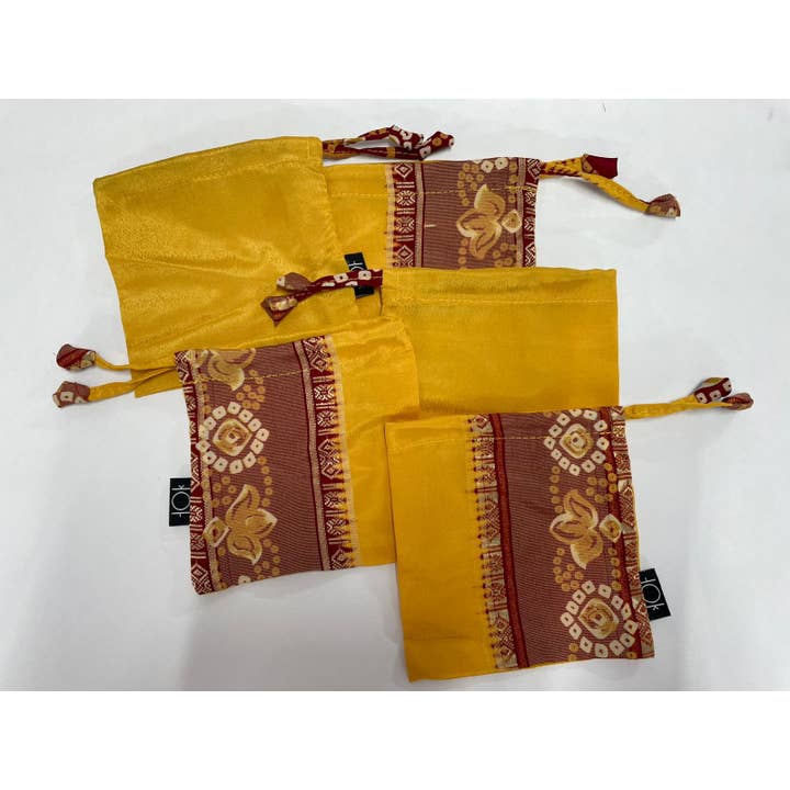 Fabrica Kraft - Wholesale Gift bag set/pack - Gift Pouches | Upcycled Silk Pouch | Pack Silk Gift Pouch7