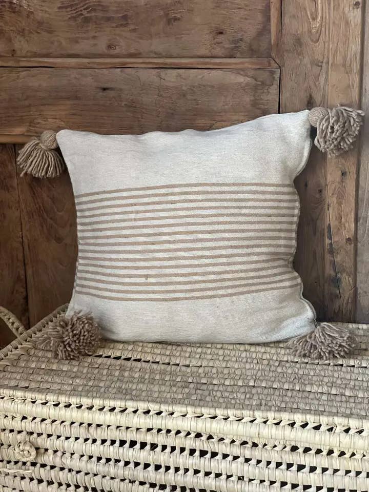 Cojín con pompones marroquí, funda de cojín artesanal para venta al por mayor de Mikwi