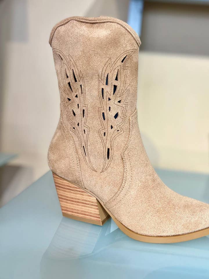 CAMPERO SUEDE ANKLE BOOT for wholesale by SWEET MAGIC MODA Y COMPLEMENTOS