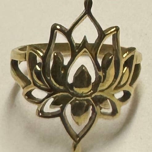 Anello Lotus in oro e ulteriori Risultati per fiori di loto all'ingrosso. Resi gratuiti e termini di pagamento a 60 giorni su Faire in tendenza su Faire.