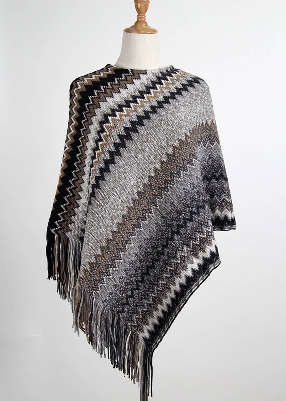 Fennco Styles – Poncho - Mulher por atacado – Camisola Poncho Zig-Zag Tricotada Pullover10