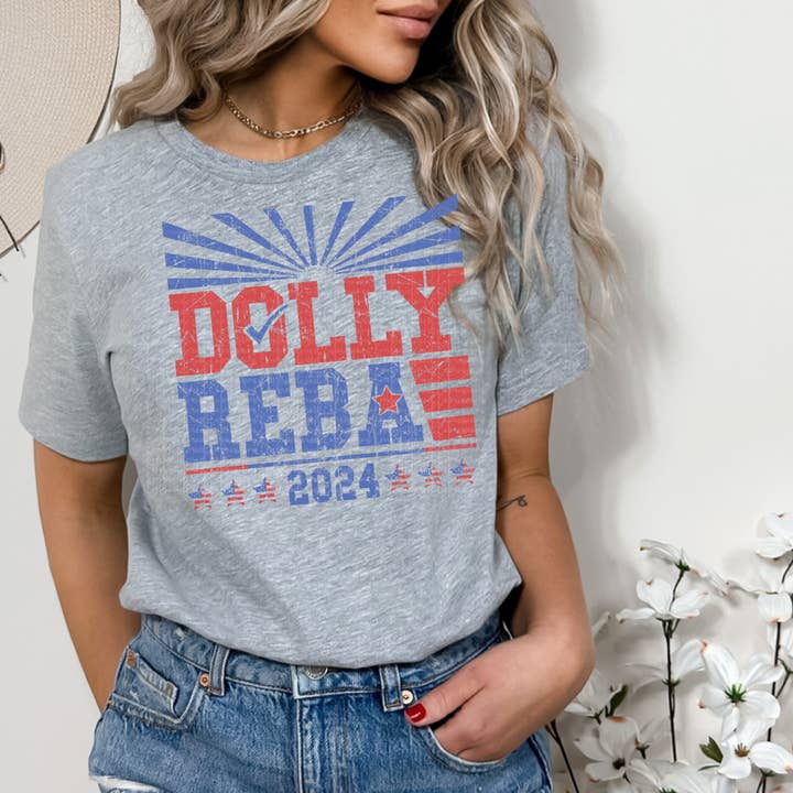 Dolly e Reba 2024, T-shirt politica divertente, T-shirt grafica per la vendita all'ingrosso da parte di Serendipity Tees