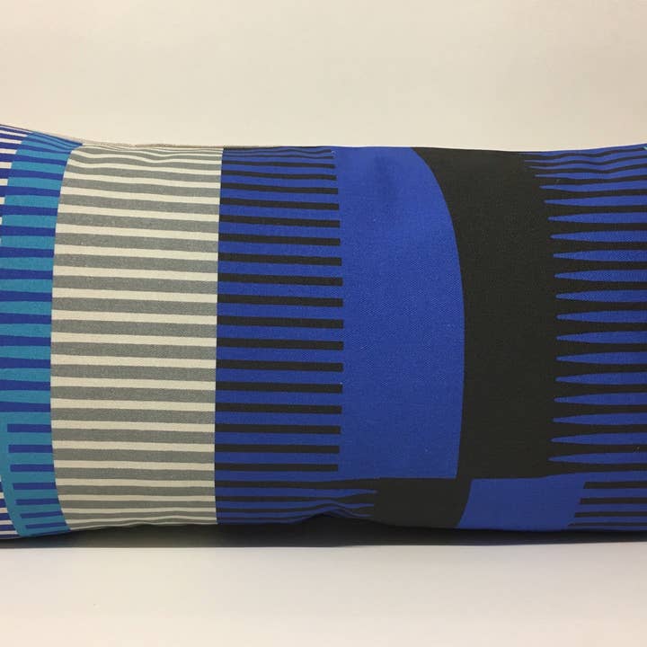 Kissen mit gekämmten Streifen - Kobalt, schwarz + Aqua für den Großhandel von Sharon Jane Studio