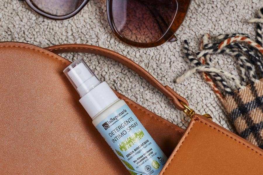 La Saponaria - Wholesale Intimate Cleanser/Wipe - No-rinse intimate spray cleanser - Green Tea (50 ml)2